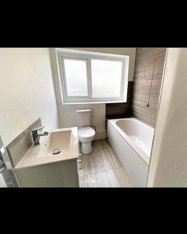 Business Friendly 3Br Home - King Size Beds & Centrally Located Swansea Exterior photo