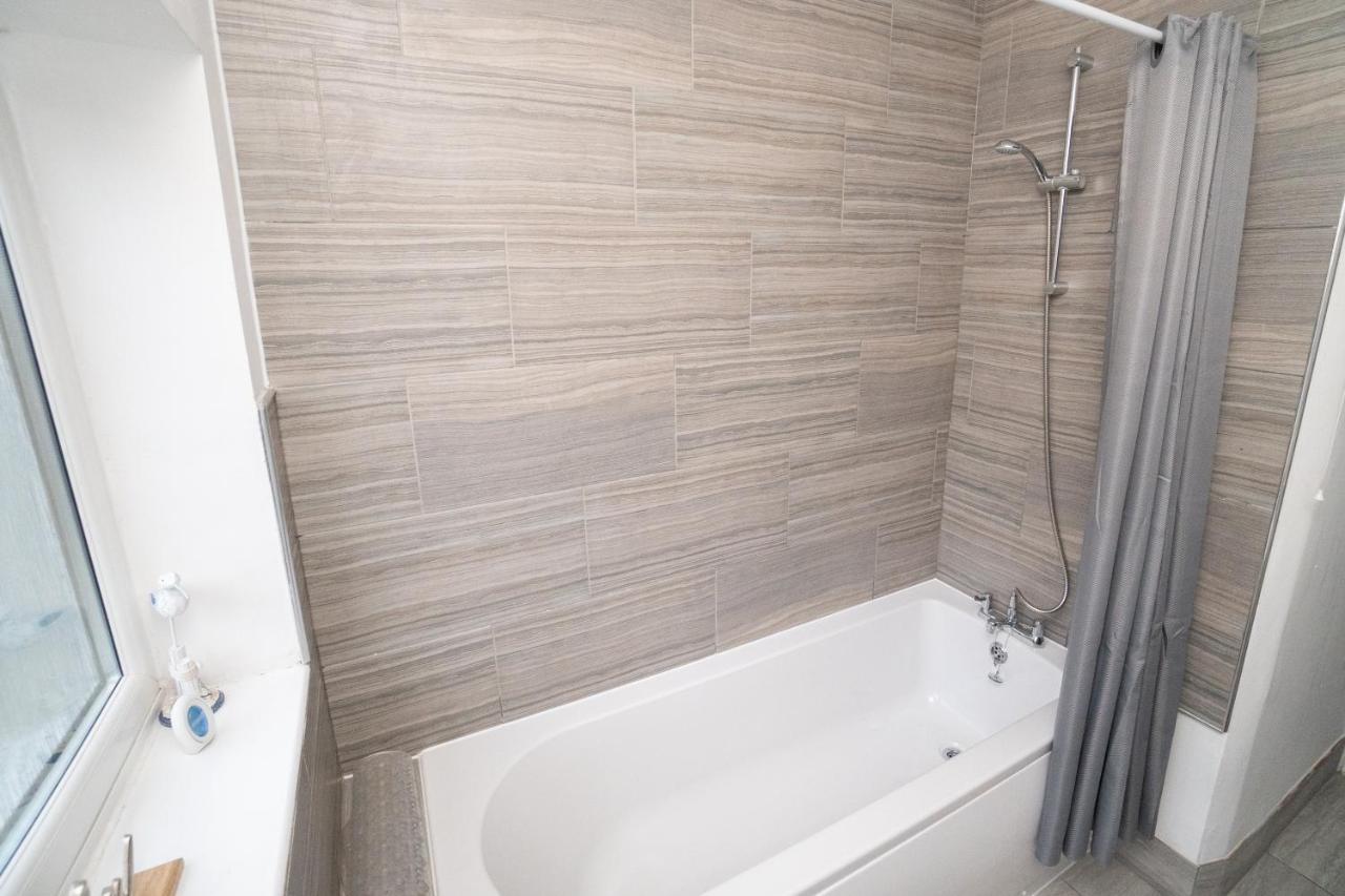 Business Friendly 3Br Home - King Size Beds & Centrally Located Swansea Exterior photo
